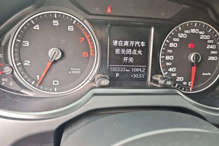 Used Audi Q5 2015 40 TFSI Technology Edition Odometer Close Up