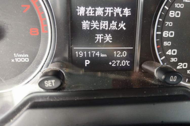 Used Audi Q5 2015 40 TFSI Technology Edition Odometer Close Up