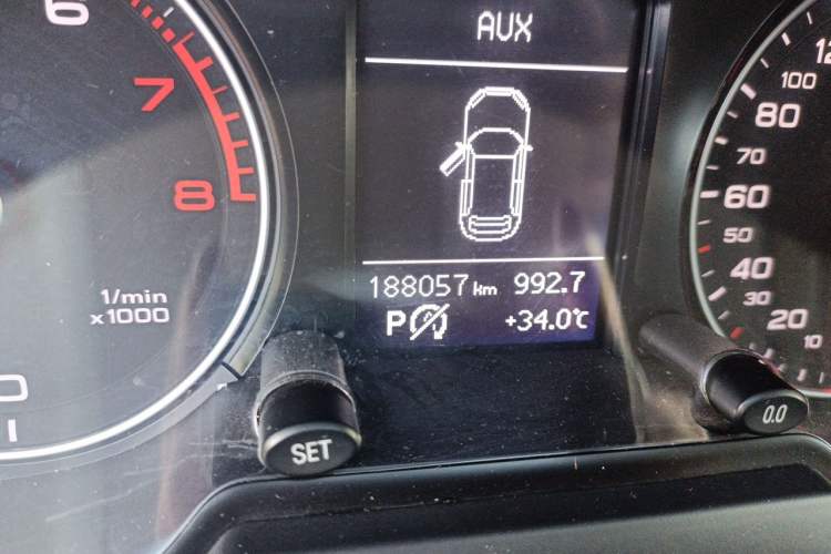 Used Audi Q5 2015 40 TFSI Technology Edition Odometer Close Up