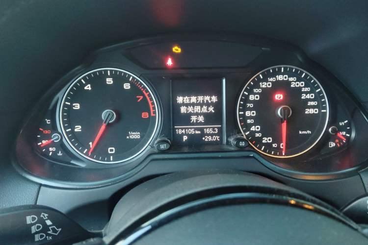 Used Audi Q5 2015 40 TFSI Technology Edition Odometer Close Up