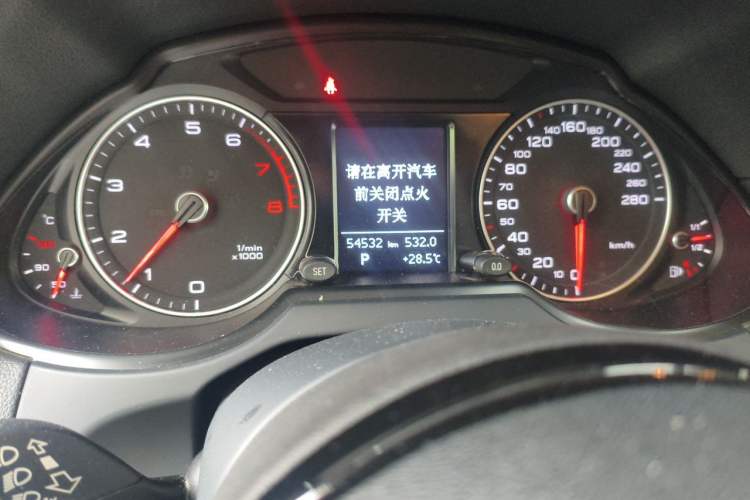 Used Audi Q5 2015 40 TFSI Technology Edition Odometer Close Up