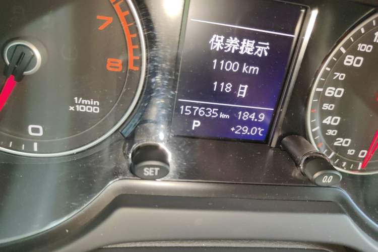 Used Audi Q5 2015 40 TFSI Technology Edition Odometer Close Up