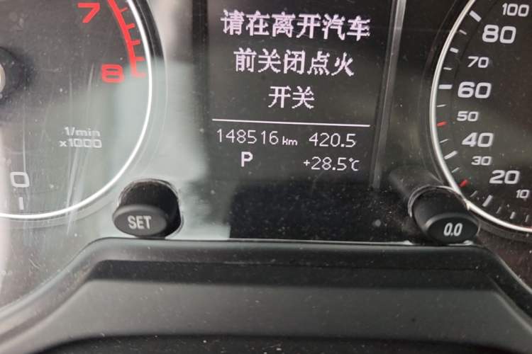 Used Audi Q5 2015 40 TFSI Technology Edition Odometer Close Up