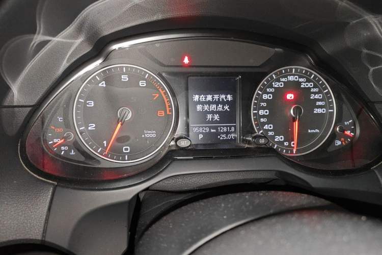 Used Audi Q5 2015 40 TFSI Technology Edition Odometer Close Up