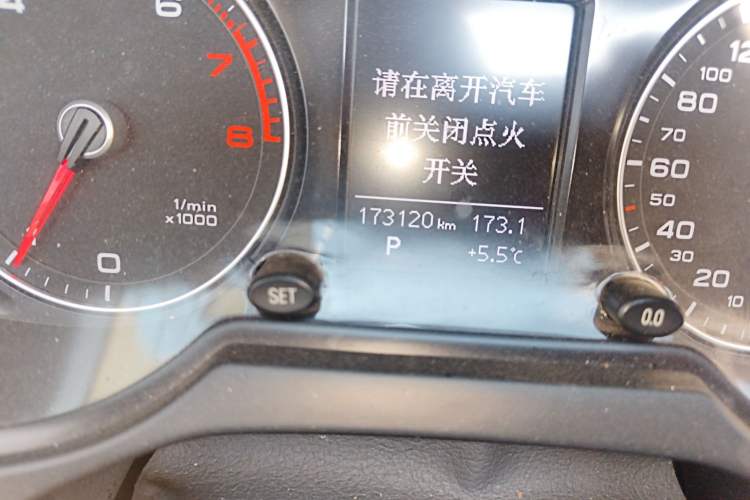 Used Audi Q5 2015 40 TFSI Trendy Edition Odometer Close Up