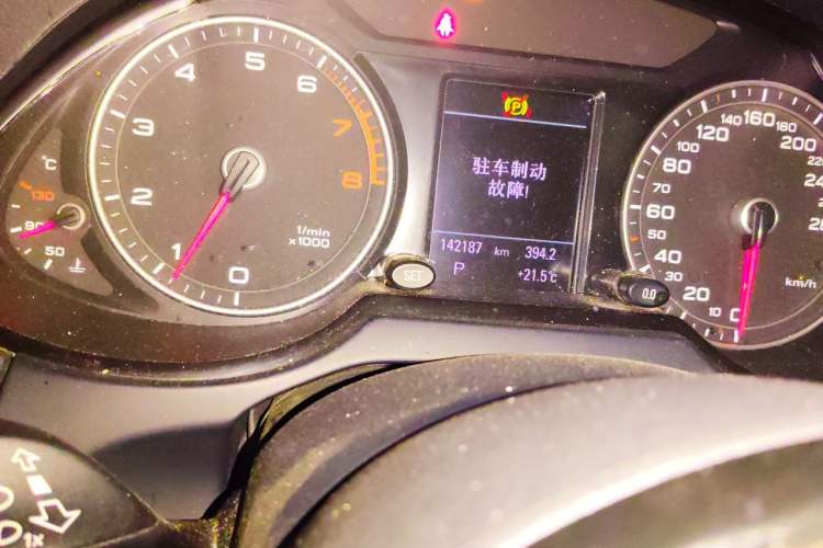 Used Audi Q5 2015 40 TFSI Trendy Edition Odometer Close Up