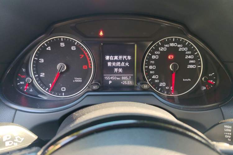 Used Audi Q5 2015 40 TFSI Technology Edition Odometer Close Up