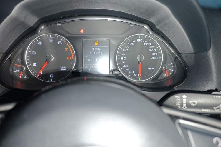 Used Audi Q5 2015 40 TFSI Technology Edition Odometer Close Up