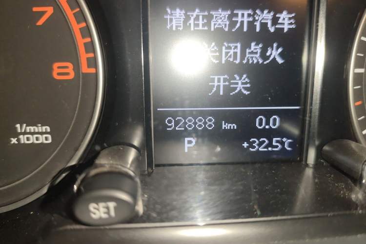 Used Audi Q5 2015 40 TFSI Technology Edition Odometer Close Up