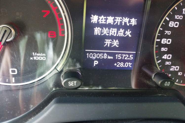 Used Audi Q5 2015 40 TFSI Trendy Edition Odometer Close Up