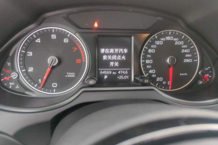Used Audi Q5 2015 40 TFSI Technology Edition Odometer Close Up