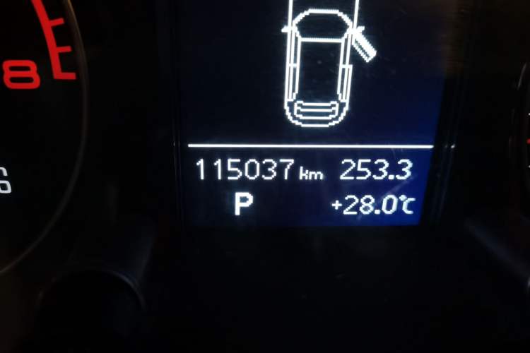 Used Audi Q5 2015 40 TFSI Technology Edition Odometer Close Up