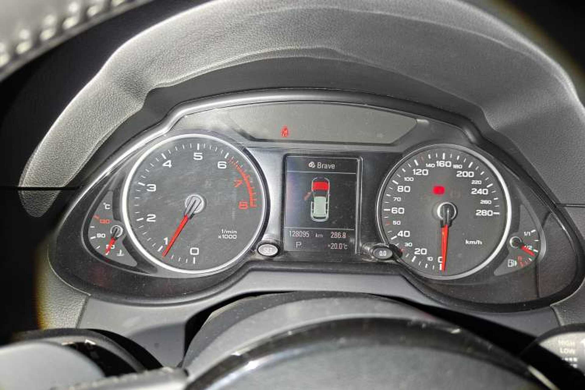 Used Audi Q5 2015 40 TFSI Luxury Model Odometer Close Up