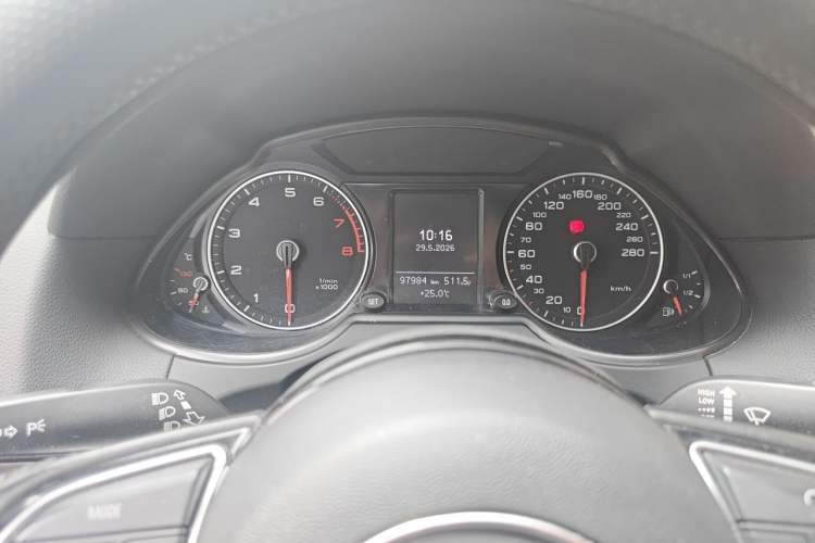 Used Audi Q5 2015 40 TFSI Technology Edition Odometer Close Up