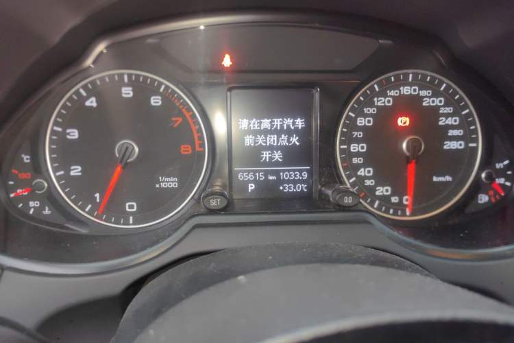 Used Audi Q5 2015 40 TFSI Technology Edition Odometer Close Up