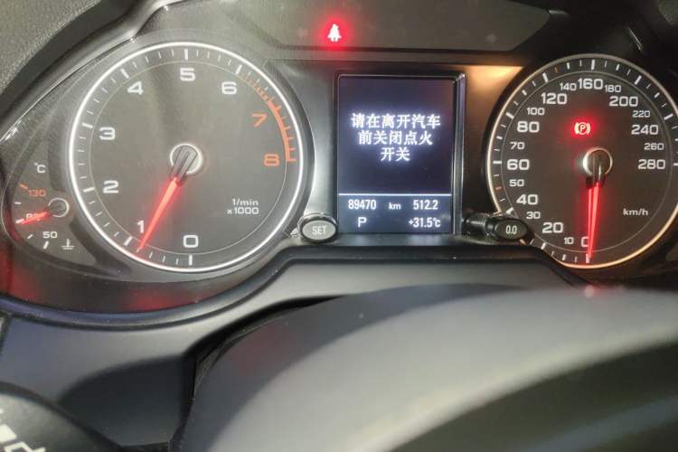 Used Audi Q5 2015 40 TFSI Comfort Model Odometer Close Up