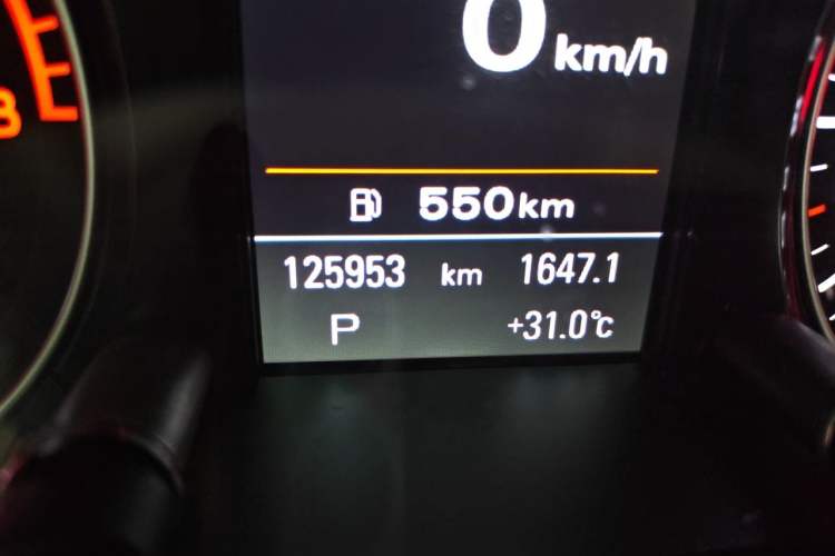 Used Audi Q5 2015 40 TFSI Comfort Model Odometer Close Up