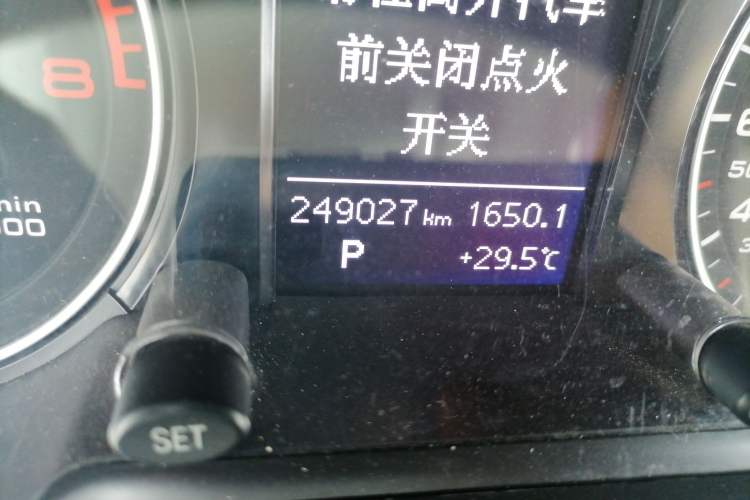 Used Audi Q5 2015 40 TFSI Trendy Edition Odometer Close Up
