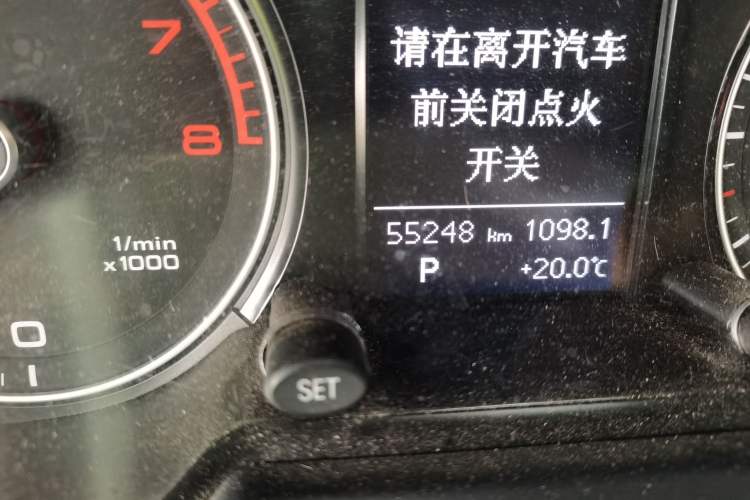 Used Audi Q5 2015 40 TFSI Technology Edition Odometer Close Up