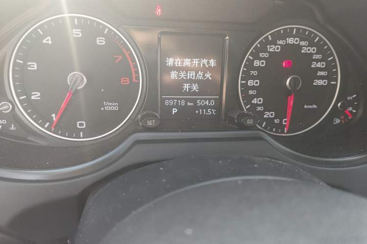 Used Audi Q5 2015 40 TFSI Technology Edition Odometer Close Up