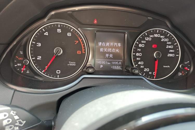 Used Audi Q5 2015 40 TFSI Technology Edition Odometer Close Up