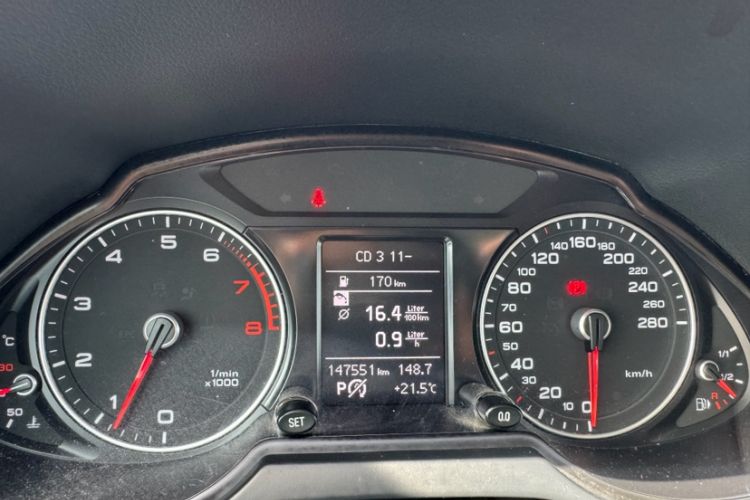Used Audi Q5 2015 40 TFSI Technology Edition Odometer Close Up