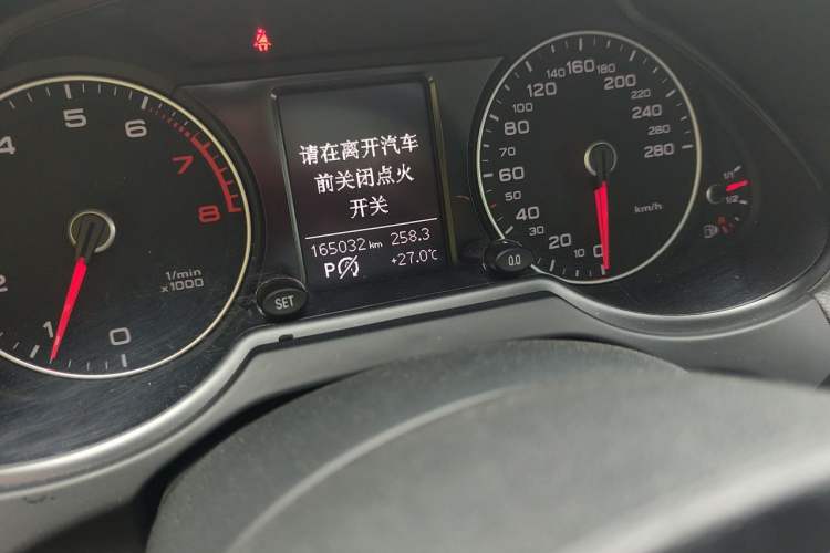 Used Audi Q5 2015 40 TFSI Technology Edition Odometer Close Up