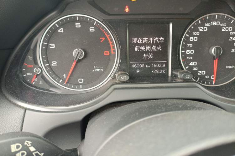 Used Audi Q5 2015 40 TFSI Trendy Edition Odometer Close Up