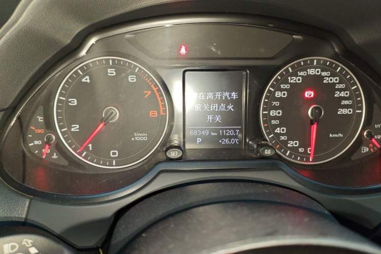 Used Audi Q5 2015 40 TFSI Technology Edition Odometer Close Up