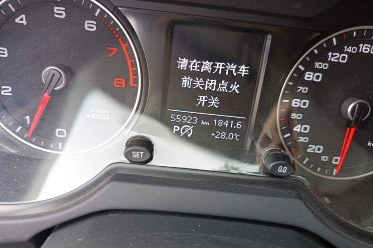 Used Audi Q5 2015 40 TFSI Trendy Edition Odometer Close Up
