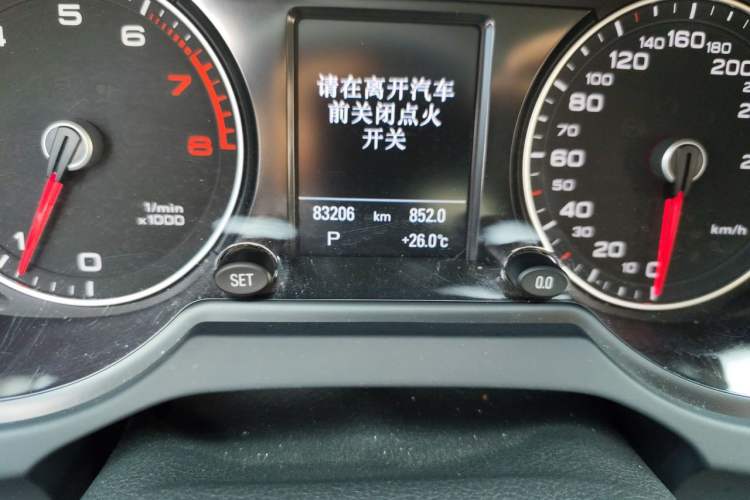 Used Audi Q5 2015 40 TFSI Comfort Model Odometer Close Up