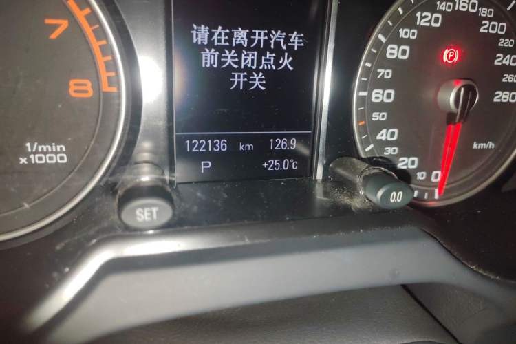 Used Audi Q5 2015 40 TFSI Comfort Model Odometer Close Up