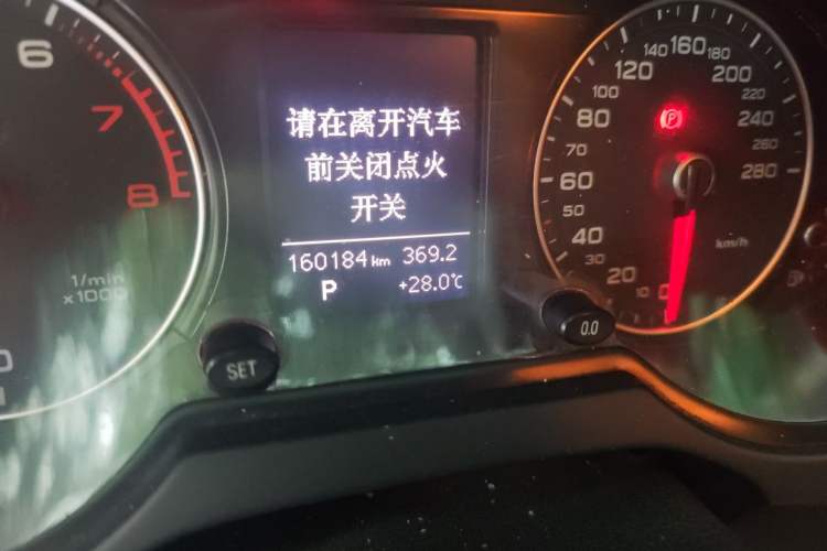 Used Audi Q5 2015 40 TFSI Technology Edition Odometer Close Up