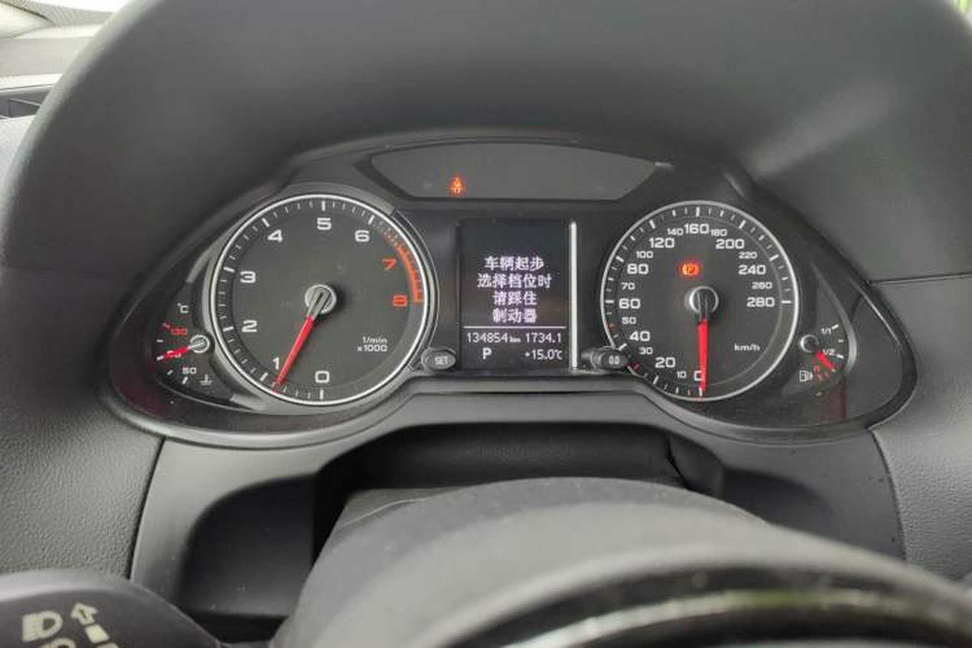 Used Audi Q5 2015 40 TFSI Trendy Edition Odometer Close Up