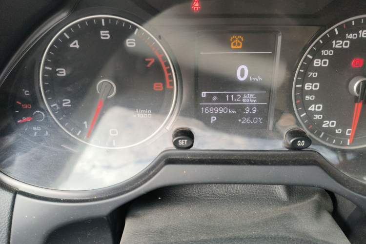 Used Audi Q5 2015 40 TFSI Trendy Edition Odometer Close Up
