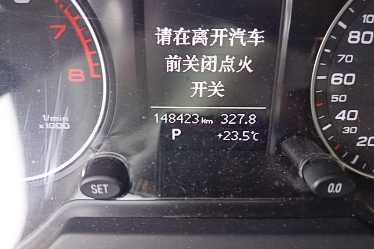 Used Audi Q5 2015 40 TFSI Technology Edition Odometer Close Up