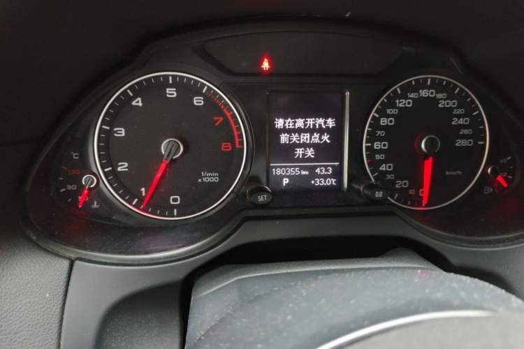 Used Audi Q5 2015 40 TFSI Trendy Edition Odometer Close Up