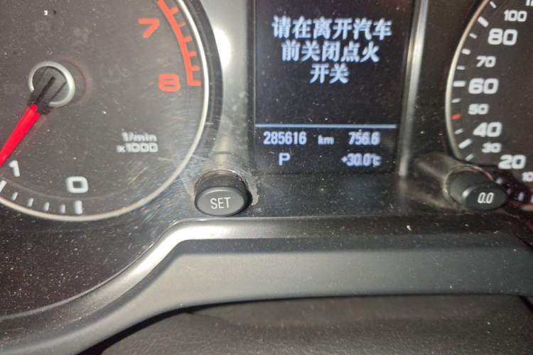 Used Audi Q5 2015 40 TFSI Comfort Model Odometer Close Up
