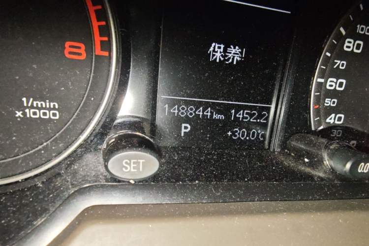 Used Audi Q5 2015 40 TFSI Trendy Edition Odometer Close Up