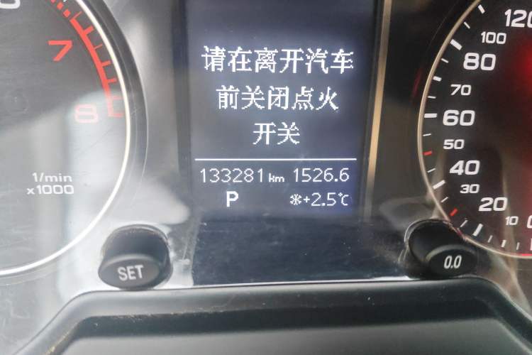 Used Audi Q5 2015 40 TFSI Technology Edition Odometer Close Up