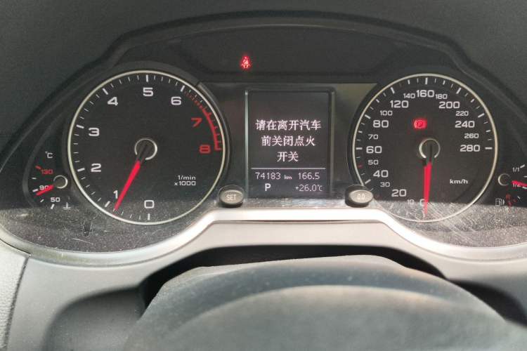 Used Audi Q5 2015 40 TFSI Technology Edition Odometer Close Up
