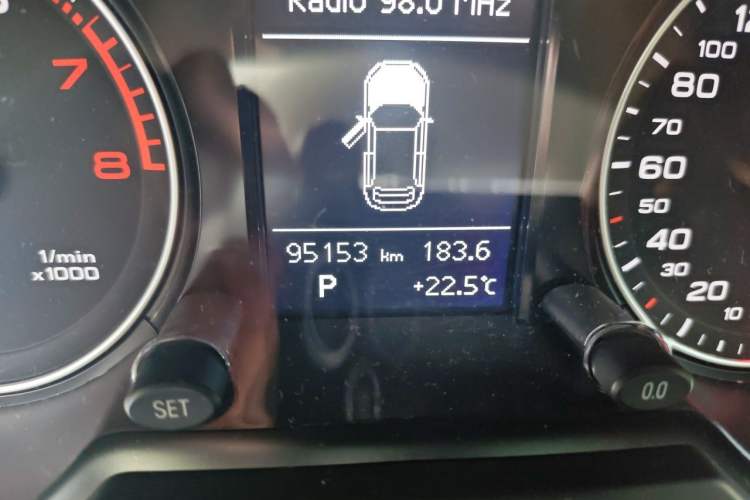 Used Audi Q5 2015 40 TFSI Trendy Edition Odometer Close Up