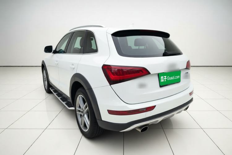 Used Audi Q5 2015 40 TFSI Luxury Model Rear Left 45 Deg