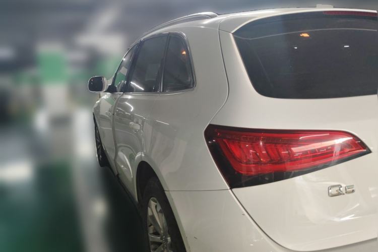 Used Audi Q5 2015 40 TFSI Technology Edition Rear Left 45 Deg