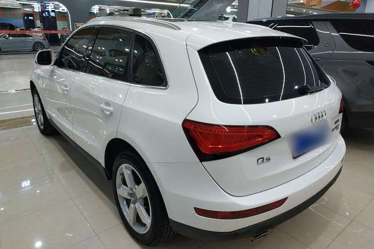 Used Audi Q5 2015 40 TFSI Comfort Model Rear Left 45 Deg