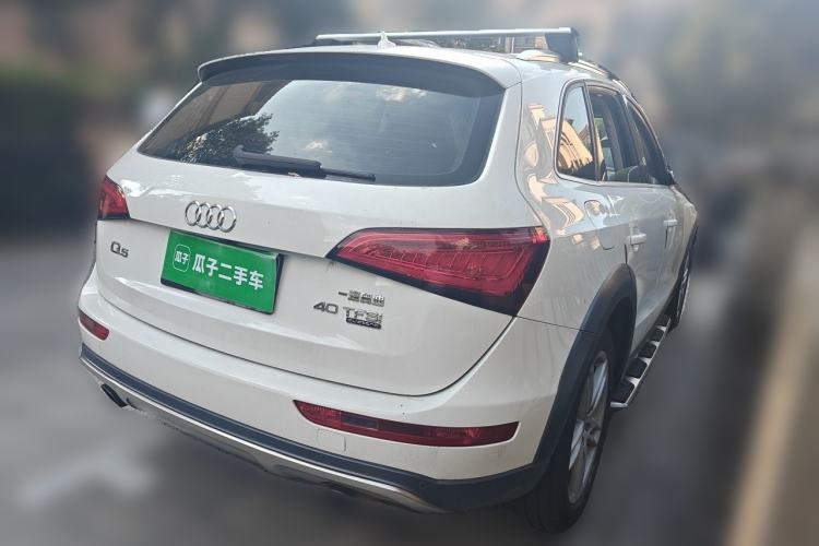 Used Audi Q5 2015 40 TFSI Luxury Model Rear Right 45 Deg