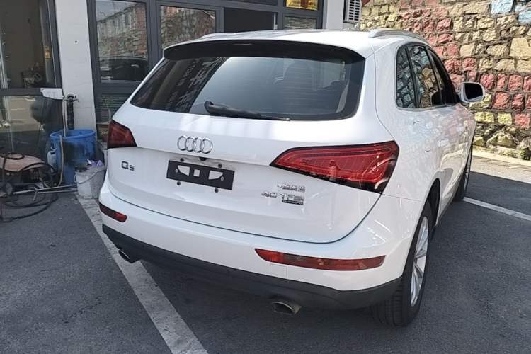 Used Audi Q5 2015 40 TFSI Technology Edition Rear Right 45 Deg