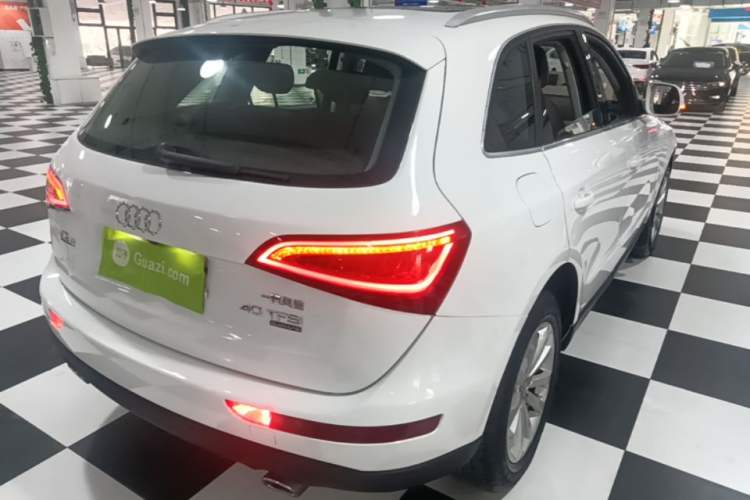 Used Audi Q5 2015 40 TFSI Technology Edition Rear Right 45 Deg