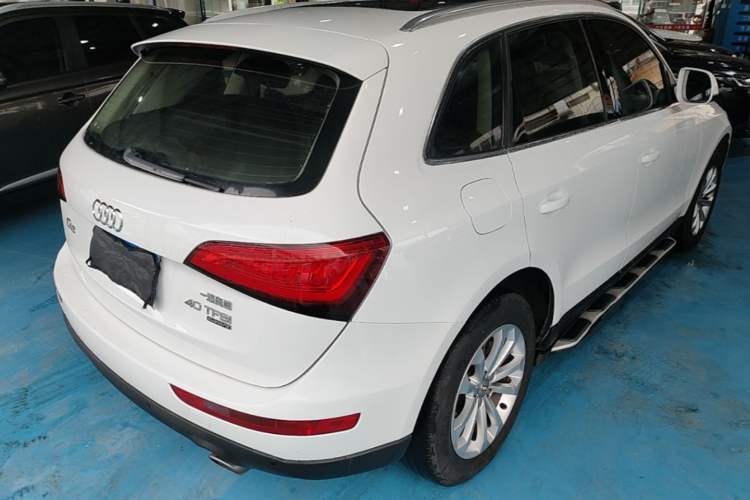 Used Audi Q5 2015 40 TFSI Technology Edition Rear Right 45 Deg