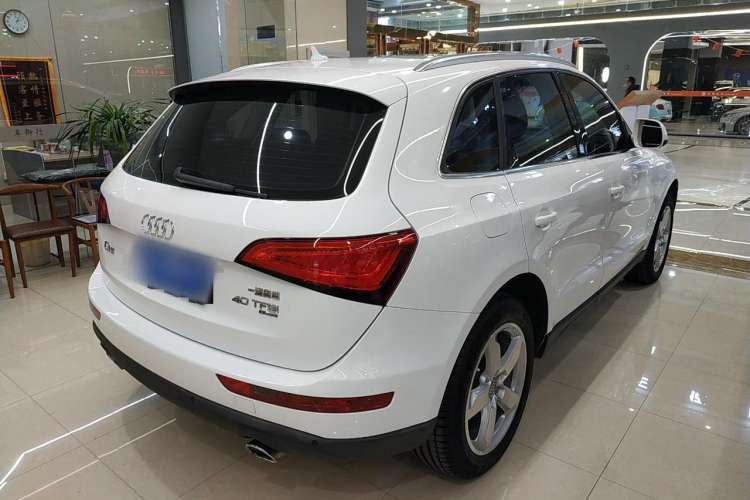 Used Audi Q5 2015 40 TFSI Comfort Model Rear Right 45 Deg